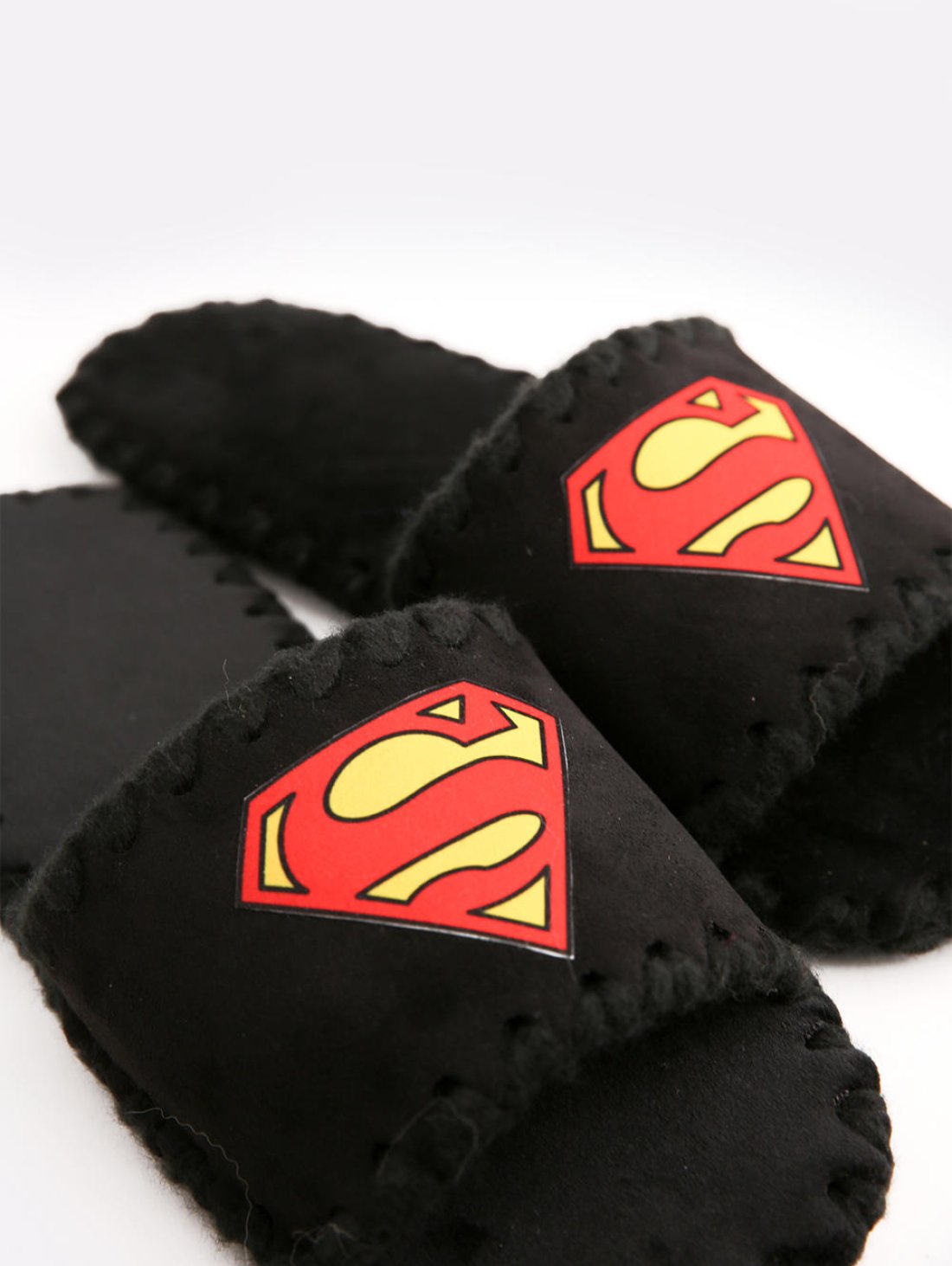 Открытые домашние тапочки для мужчин Superman, черные. Фото -4
