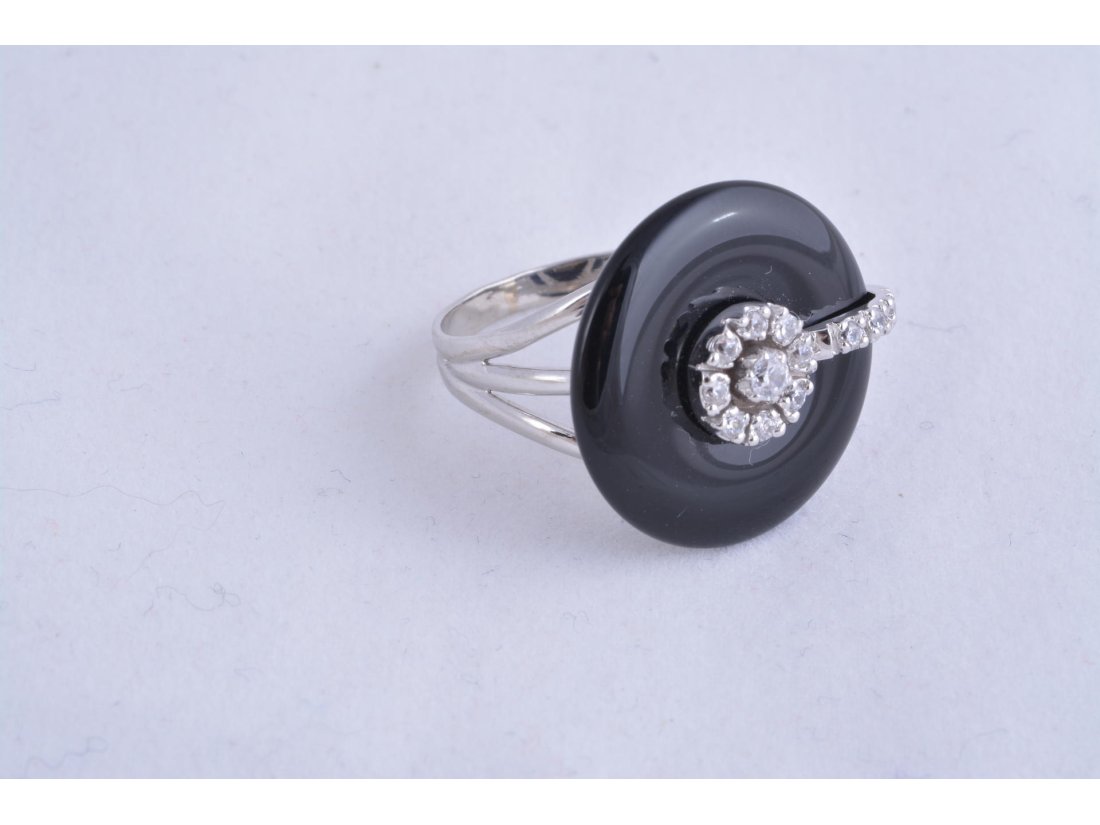 Жіноча каблучка з оніксом