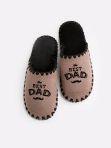 Закрытые мужские тапочки для дома с надписью Best Dad цвета мокко Family Story Фото-1