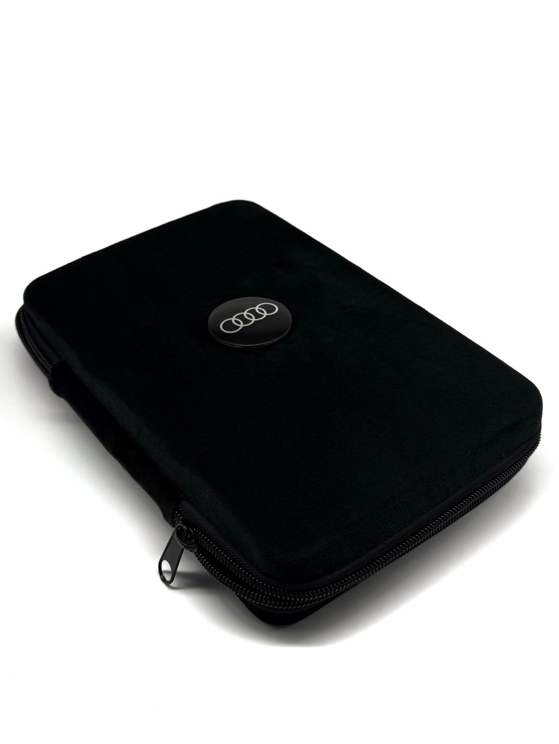 Подарунковий бокс з відкритими капчиками та мішечком з оригінальним авто-значком Audi