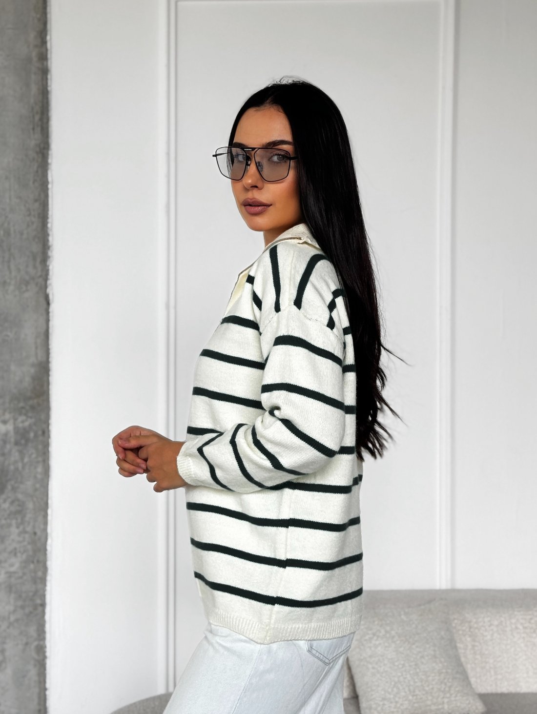 Стильний трикотажний светр у смужку INNOE 300064-1 Чорний