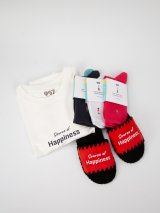Комплект «Стан Щастя та впевненості» - футболка та червоні капці з принтом «Source of happiness» та 3 пари шкарпеток