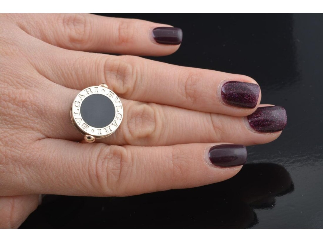 Каблучка у стилі Bvlgari з оніксом та перламутром - Фото8 Каблучка у стилі Bvlgari з оніксом та перламутром