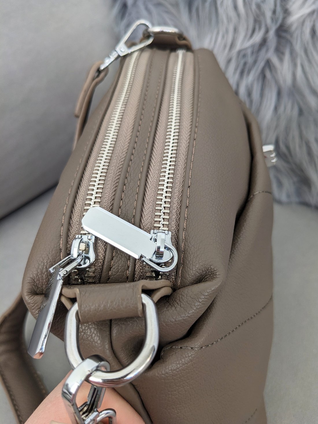 Елегантна жіноча сумка з лаконічним дизайном INNOE 350010-3 Бежевий