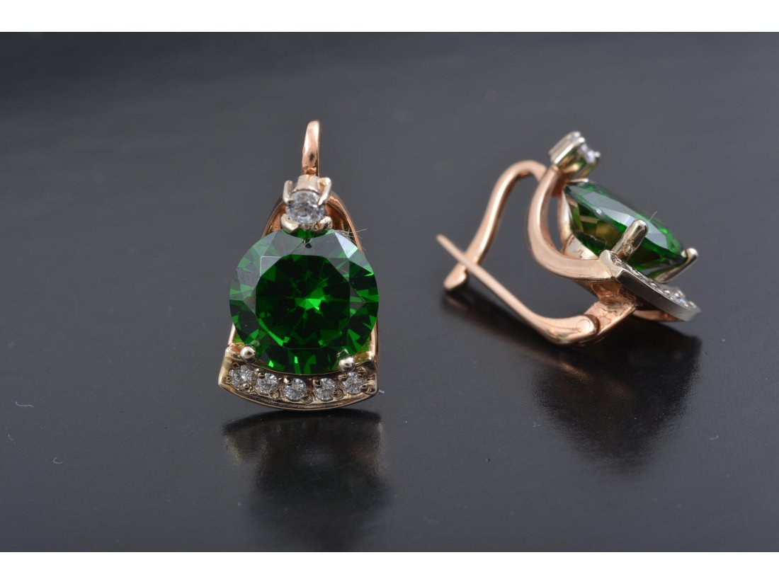 Сережки із зеленим камінням - Купити