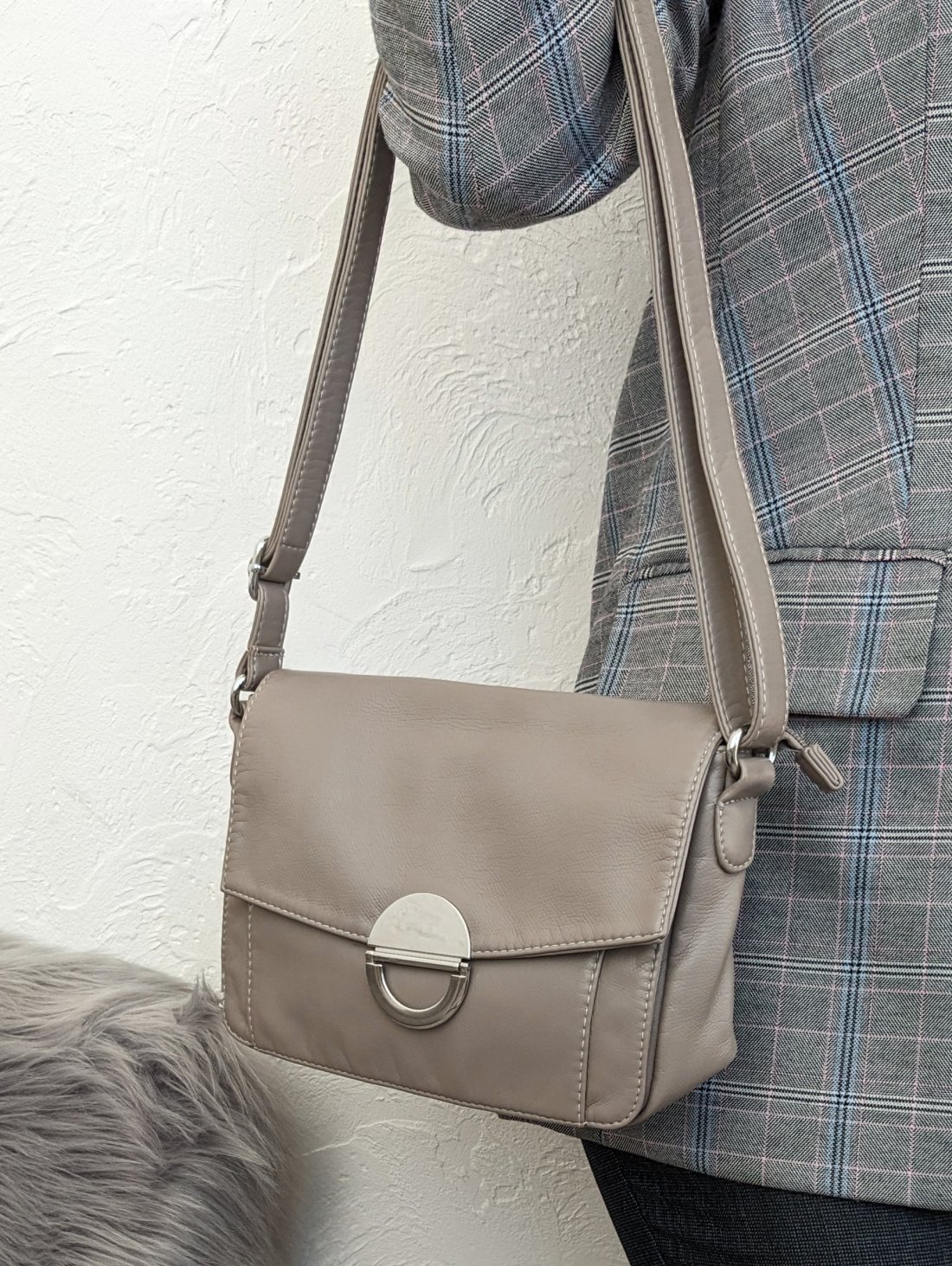 Практична повсякденна жіноча сумка з екошкіри INNOE 35003-1 Бежевий