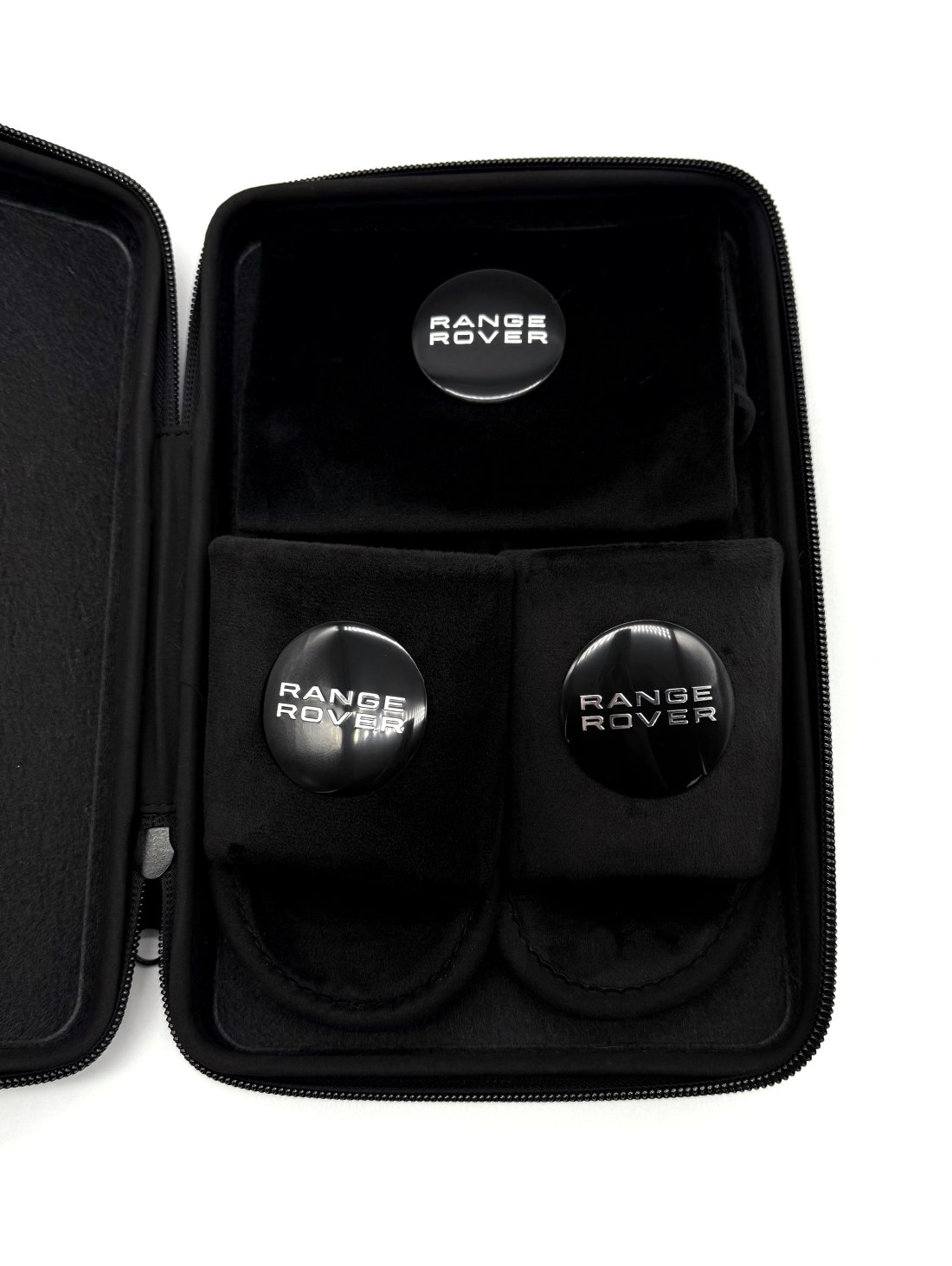 Подарунковий бокс з відкритими капчиками та мішечком з оригінальним авто-значком Range Rover