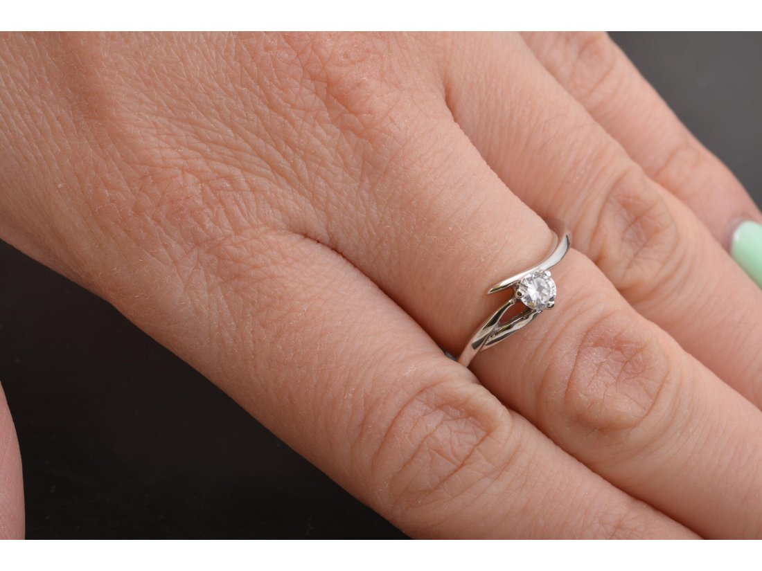 Жіноча каблучка