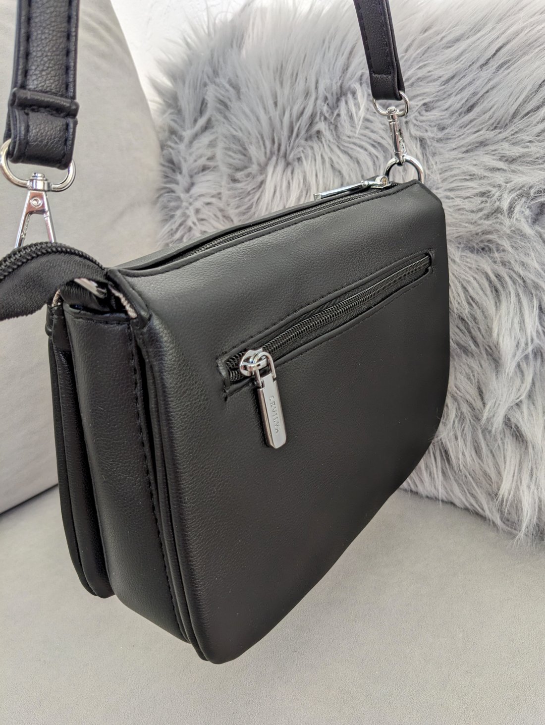 Стильна жіноча сумка з екошкіри лаконічного дизайну INNOE 350011-1 Чорний