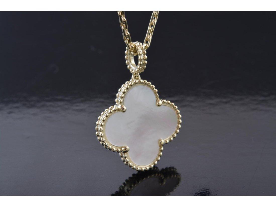 Підвіс із перламутром у стилі Van Cleef - Купити