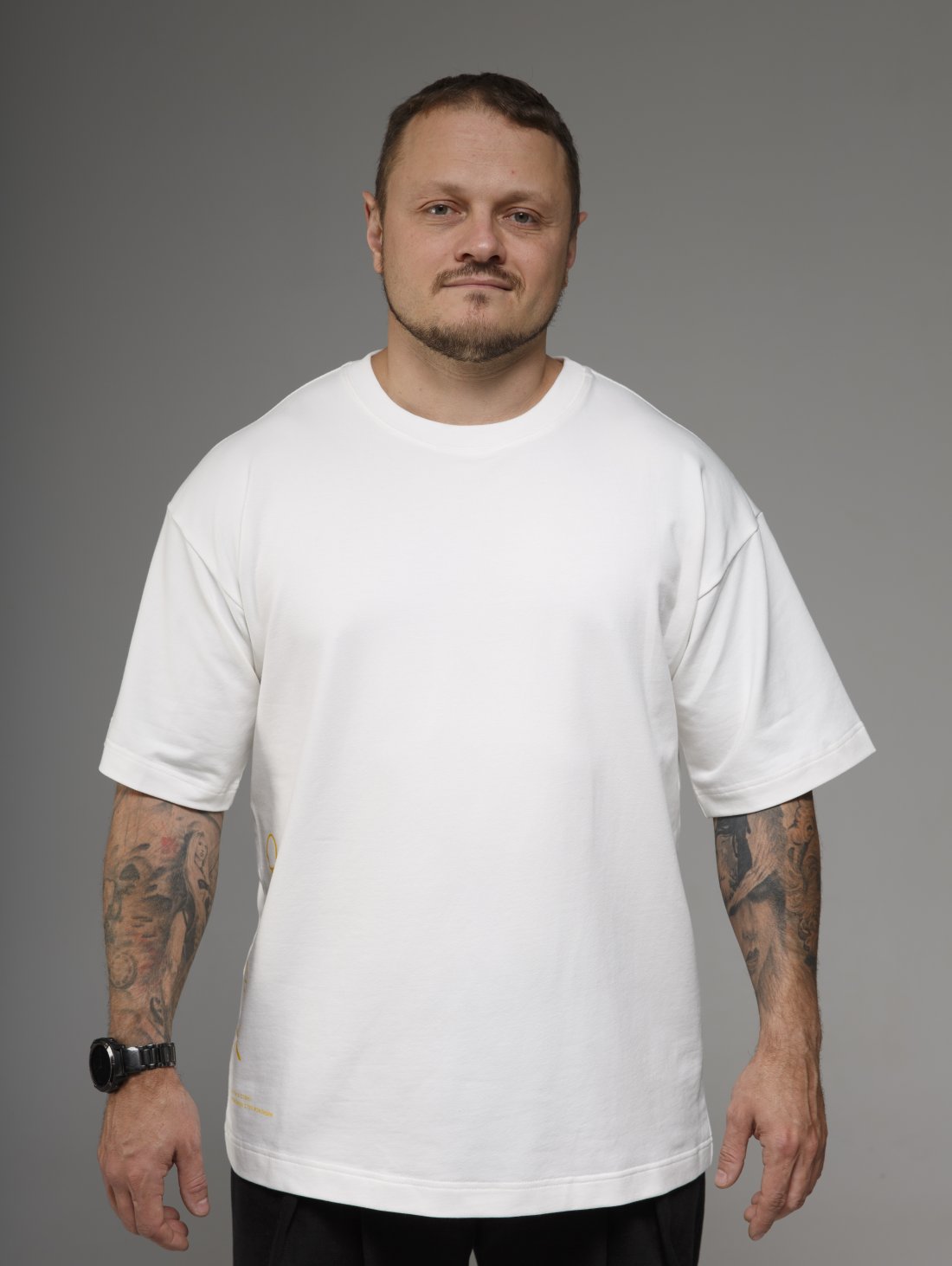 Футболка білого кольору з принтом Олігарх, стан - багатства - Фото2 Футболка білого кольору з принтом Олігарх, стан - багатства - 987 - товари що змінюють свідомість