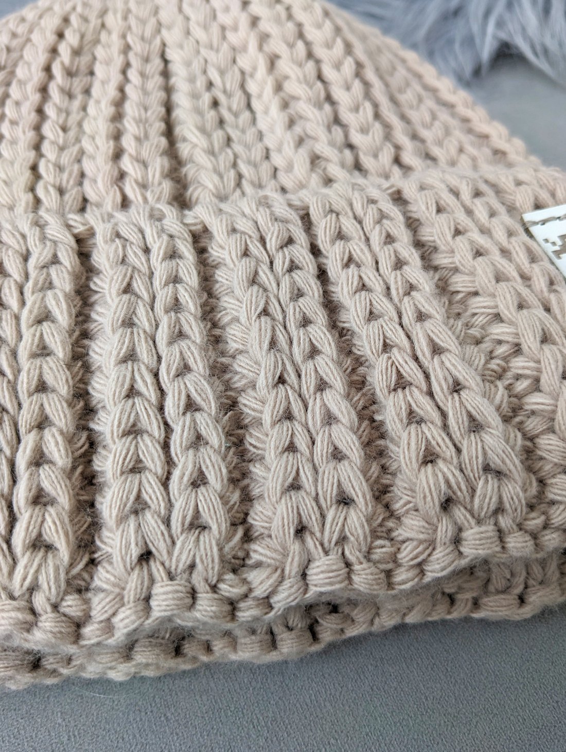 Тепла шапка з м’якої пряжі крупної в’язки INNOE 950234-1 Фрез