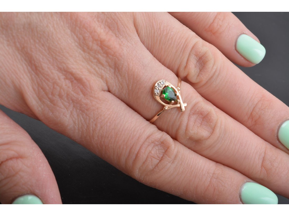 Каблучка із камінчиками