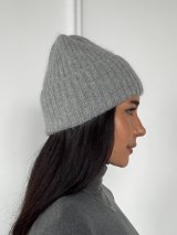 Стильна жіноча шапка рельєфної в'язки INNOE 950868-1 Сірий - Купити