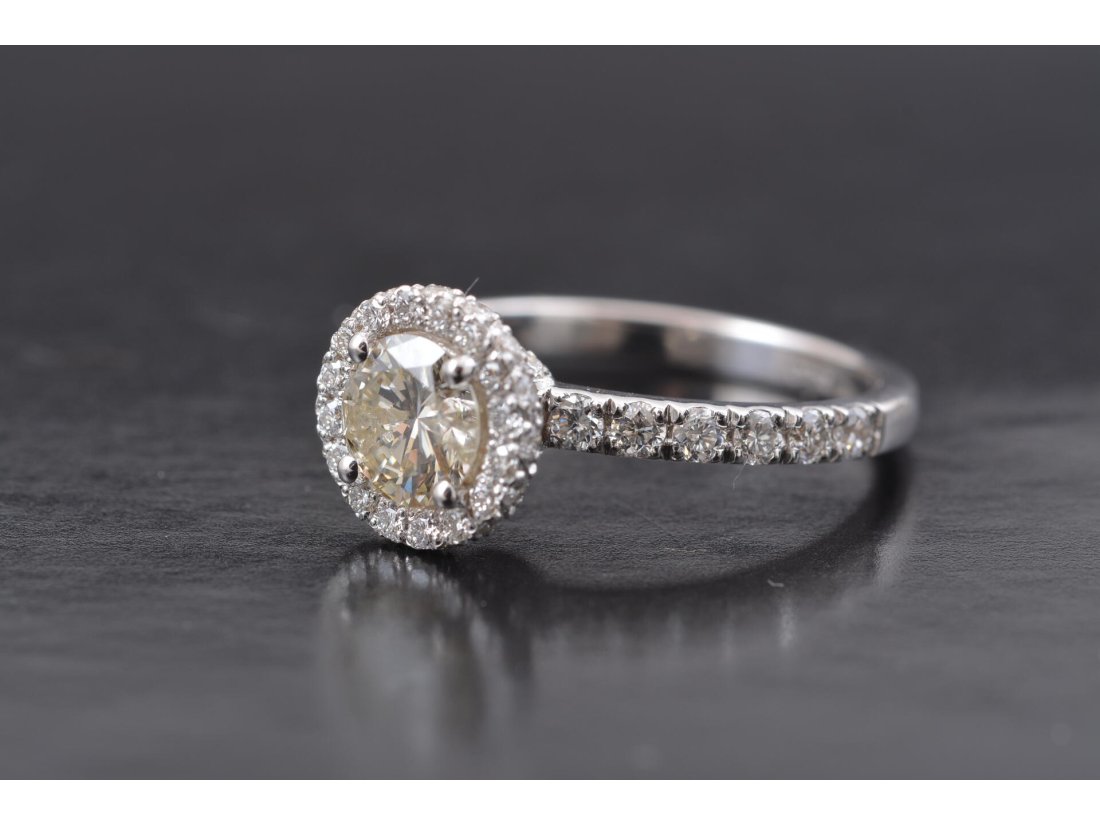 Каблучка жіноча з діамантами