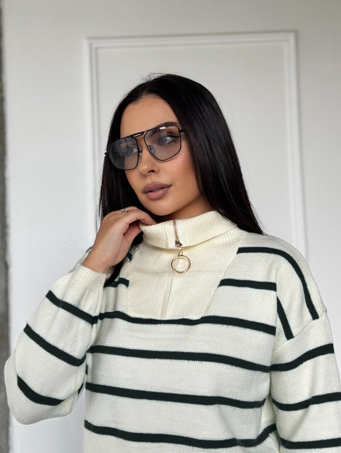 Стильний трикотажний светр у смужку INNOE 300064-1 Чорний