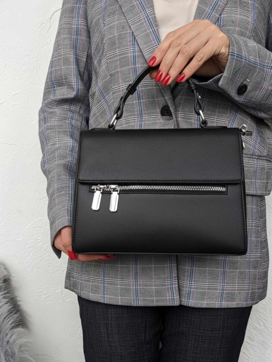 Елегантна чорна сумка з екошкіри з функціональним дизайном INNOE 350010-2 Чорний