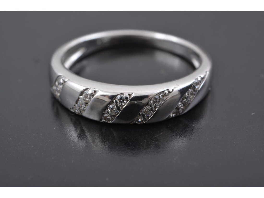 Жіноча каблучка