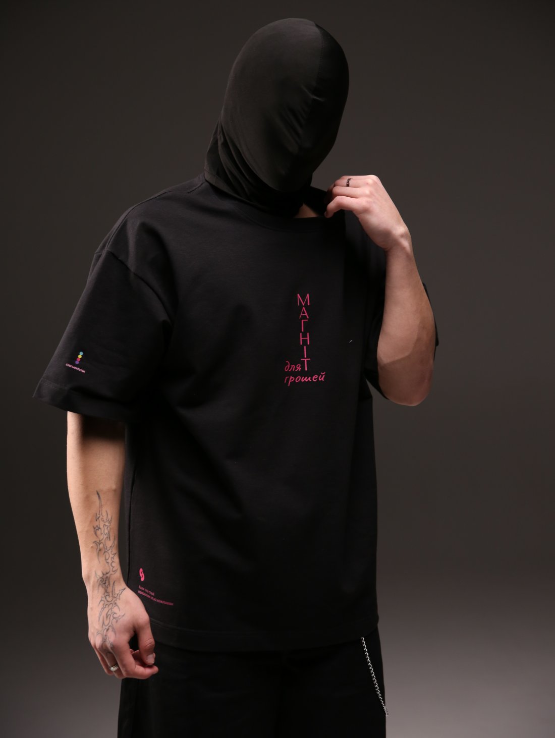 Футболка стану багатства з принтом Магніт для грошей, черного кольору копия - Купити