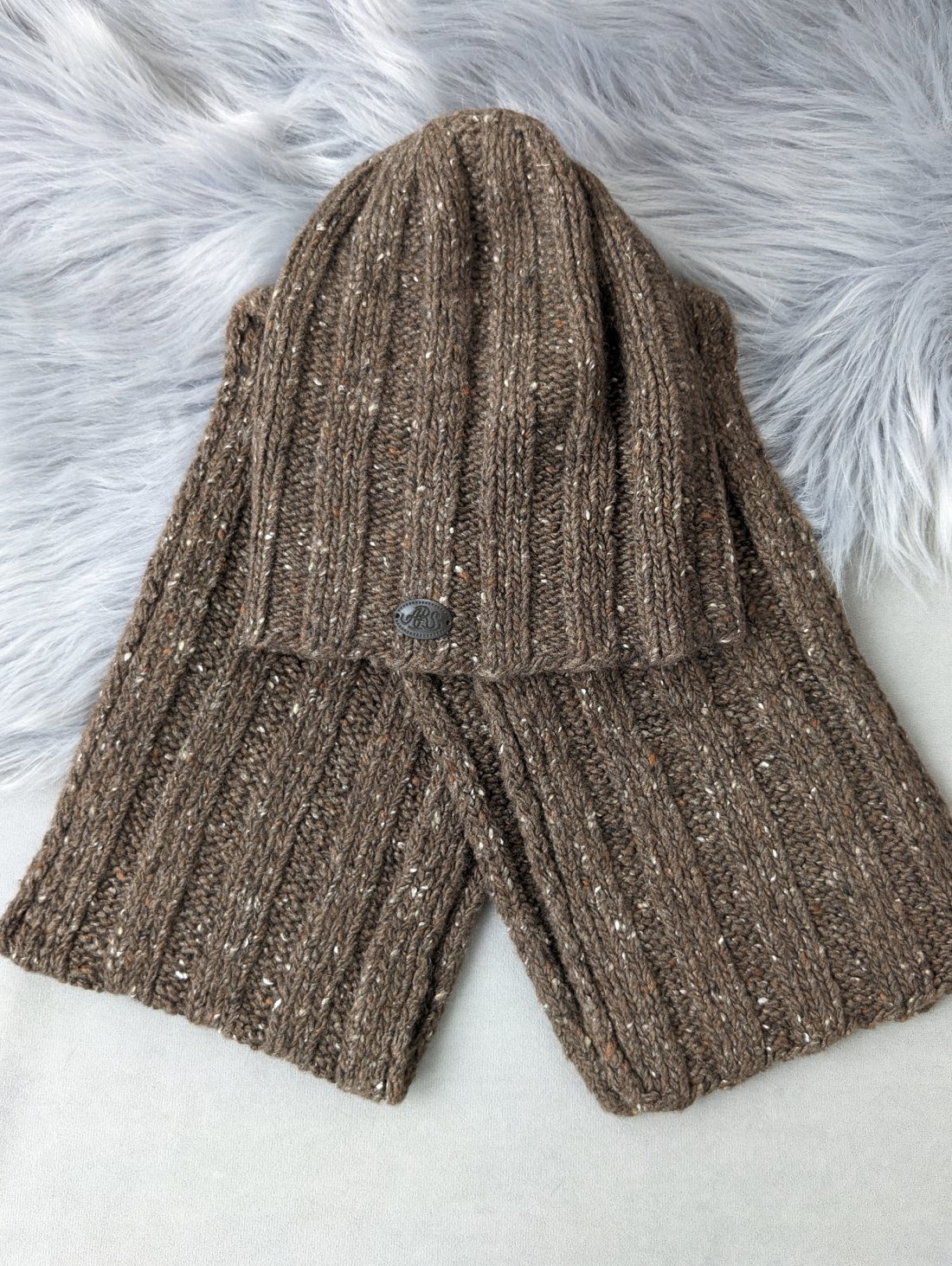 Жіночий демісезонний комплект — шапка та шарф INNOE 950504-1 Кавовий