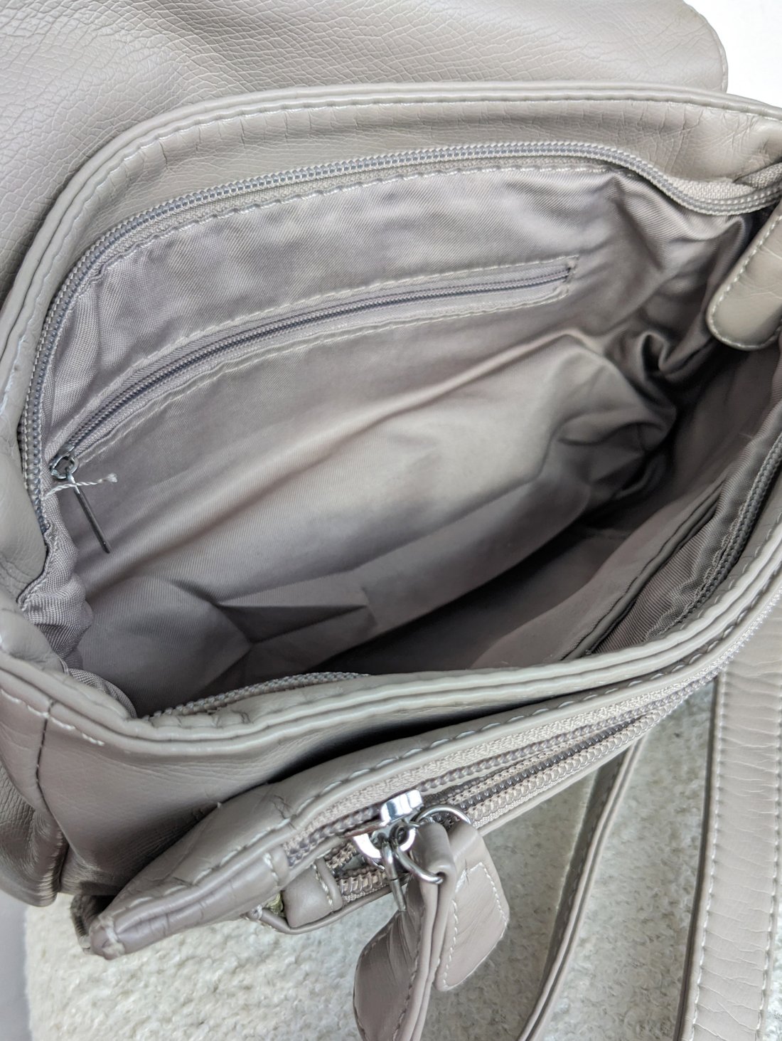 Практична повсякденна жіноча сумка з екошкіри INNOE 35003-1 Бежевий