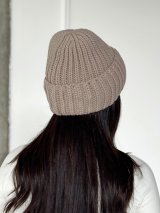 Жіноча шапка крупної в’язки з відворотом INNOE 950234-1 Капучино