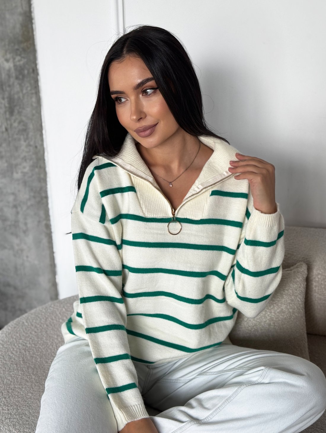 Стильний трикотажний светр у смужку INNOE 300064-1 Зелений