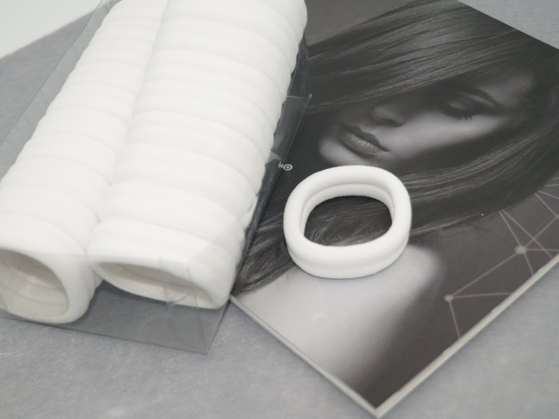 Резинки для волосся.