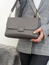 Стильна сумка Minimal Accent з декоративною кнопкою-пряжкою INNOE 350013-1 Тауп