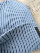 Стильна і тепла жіноча шапка блакитного кольору INNOE 950825-1 Джинс