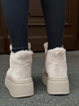 Теплі зимові черевики із замші з махровими шнурками INNOE 777562-1 Бежевий