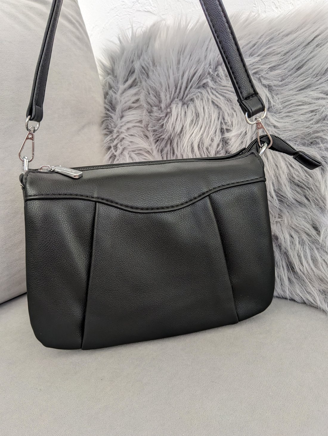 Стильна жіноча сумка з екошкіри лаконічного дизайну INNOE 350011-1 Чорний