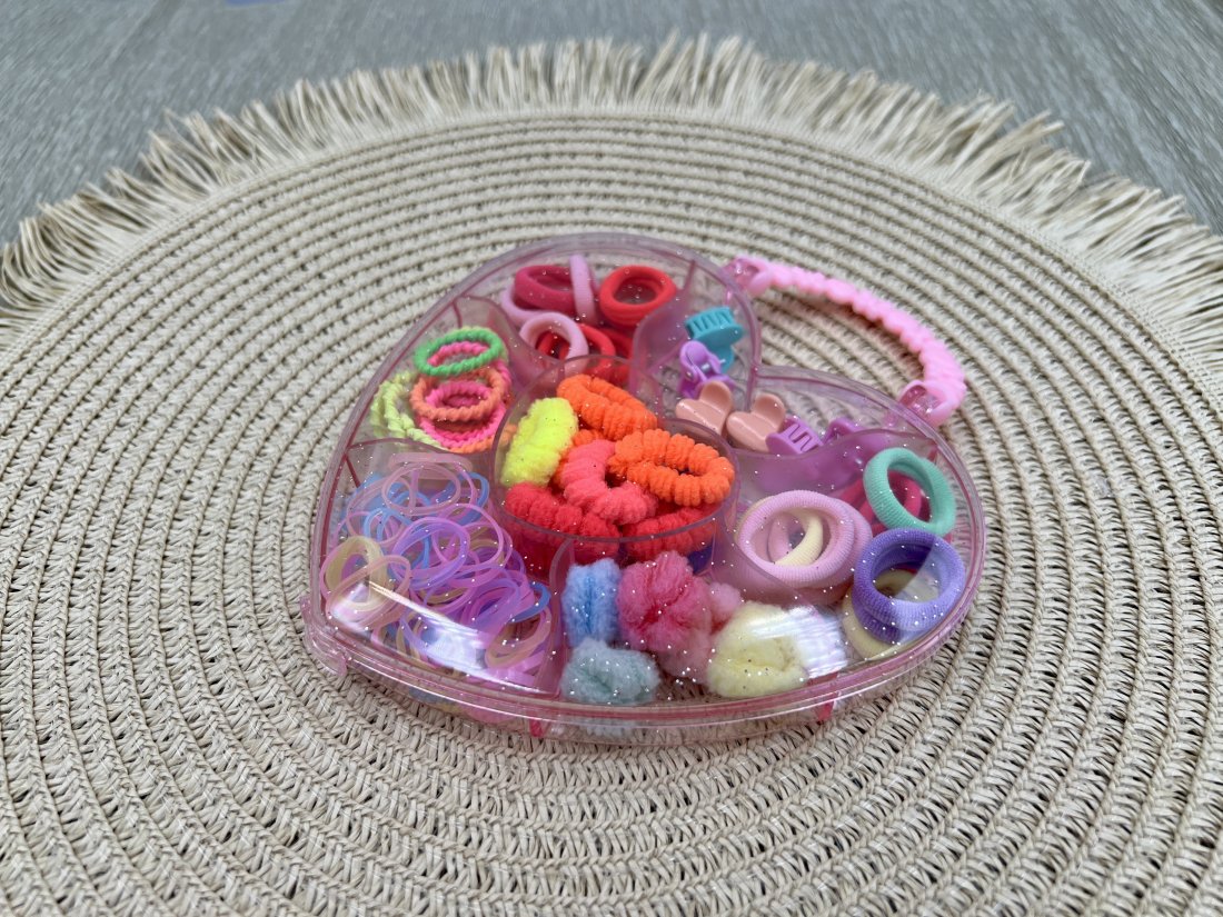 Дитячий набір заколок та резинок у коробочці. Серце - Купити