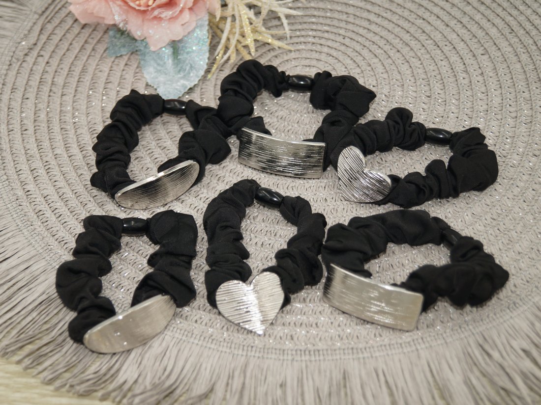 Резинки для волосся.