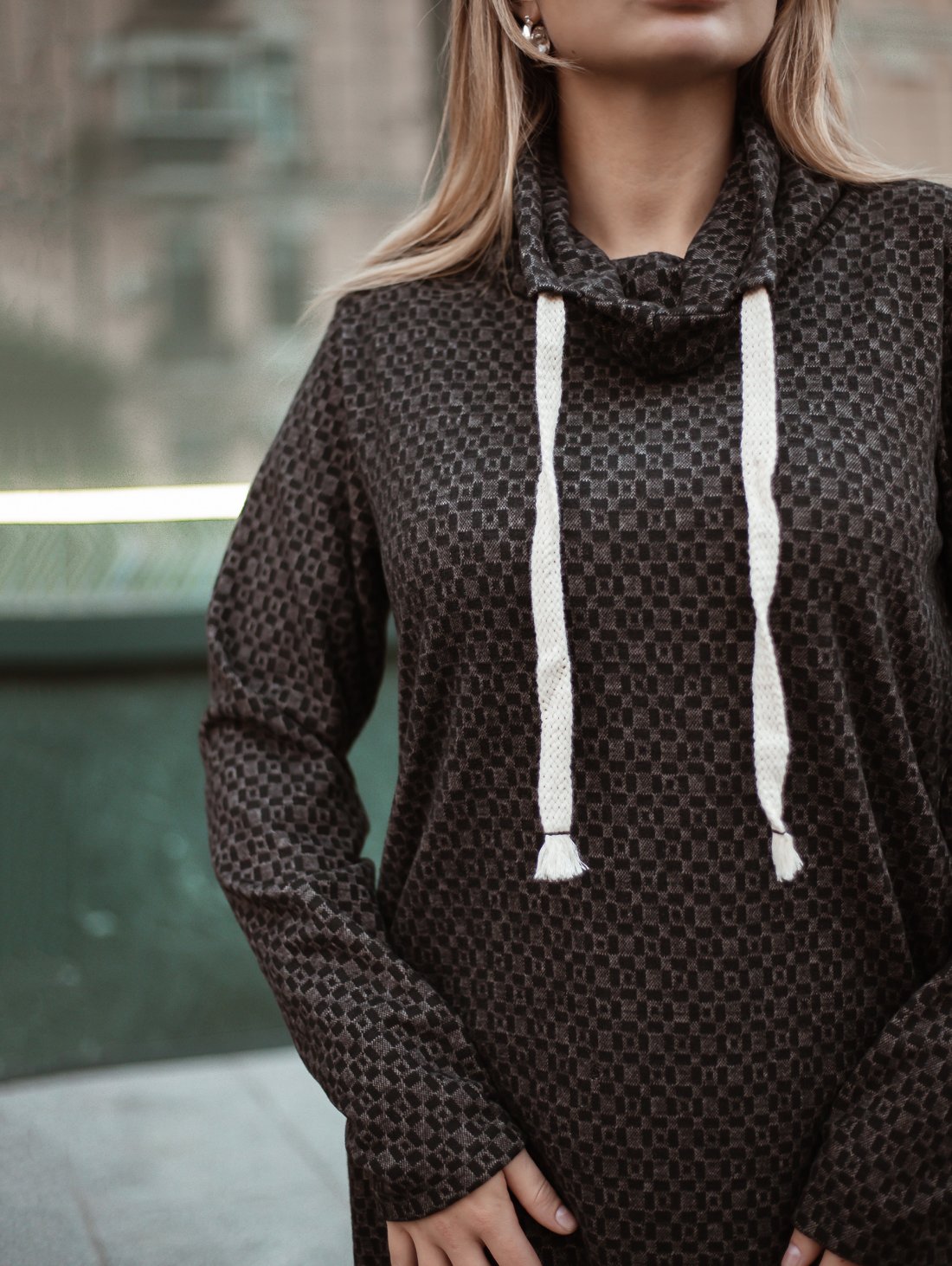 Сукня в стильний принт INNOE 270395-15 Темно-сірий