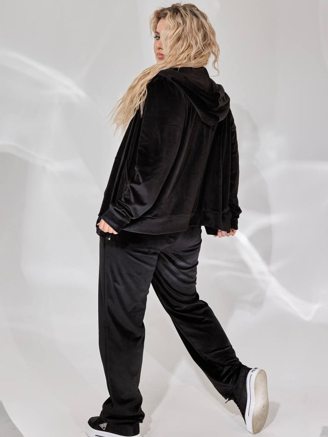 Жіночий трендовий велюровий спортивний костюм 300006-2 Чорний