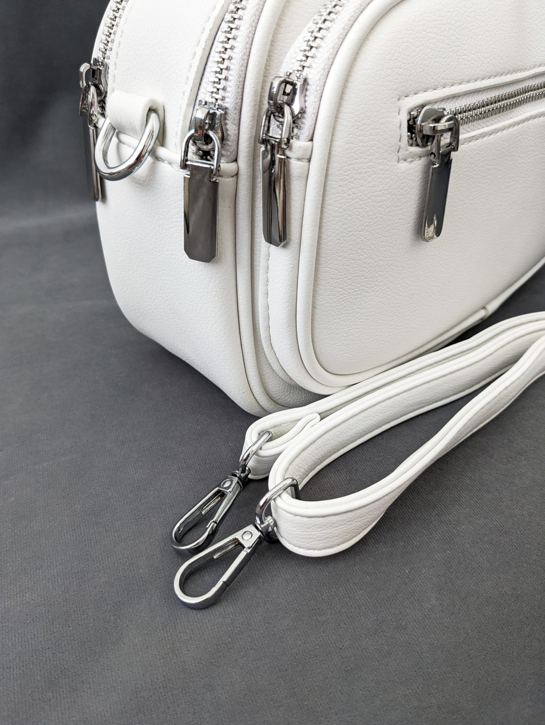 Жіноча компактна сумка з ручкою та кількома відділеннями INNOE 350016-1 Білий