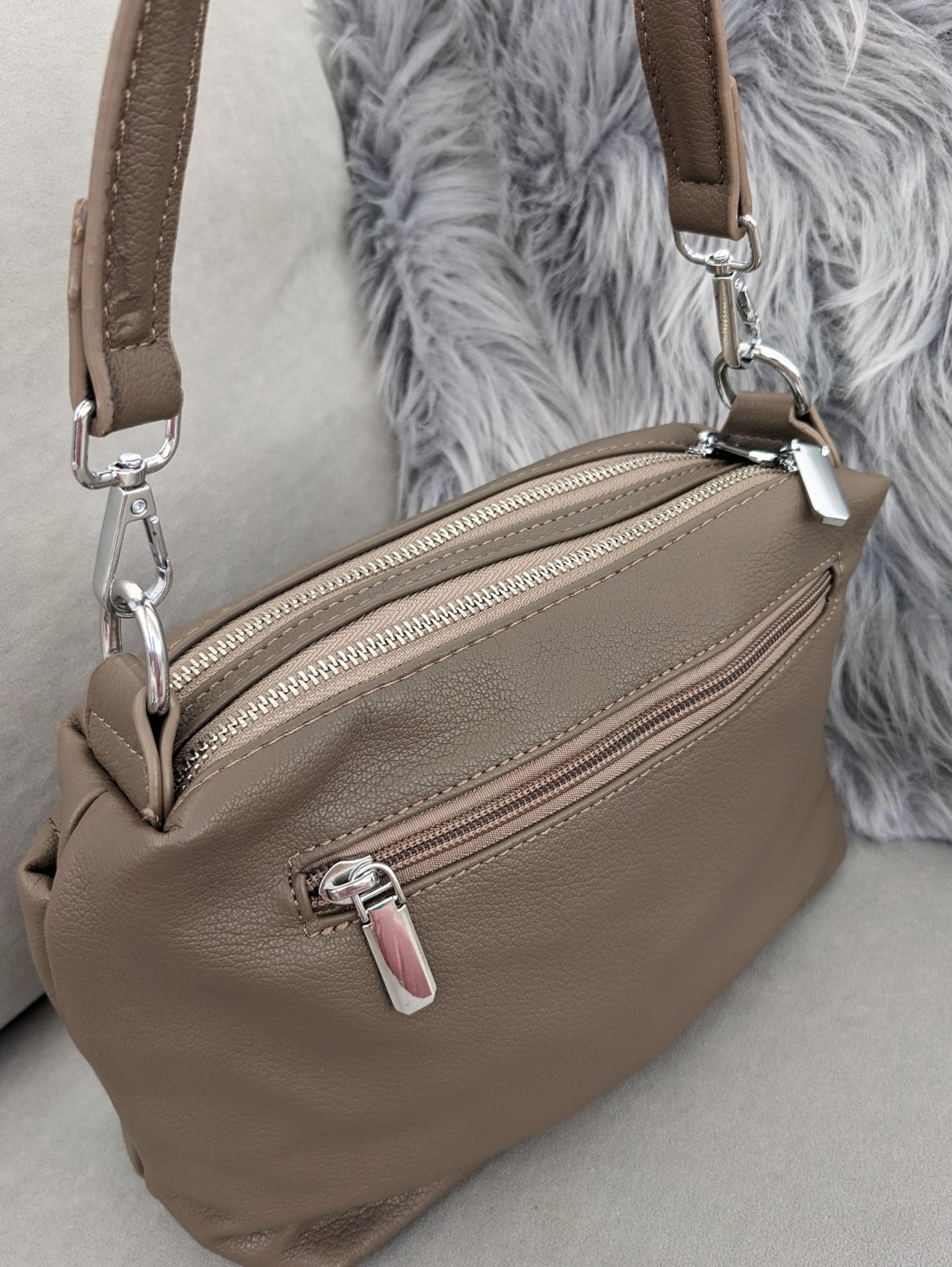 Елегантна жіноча сумка з лаконічним дизайном INNOE 350010-3 Бежевий