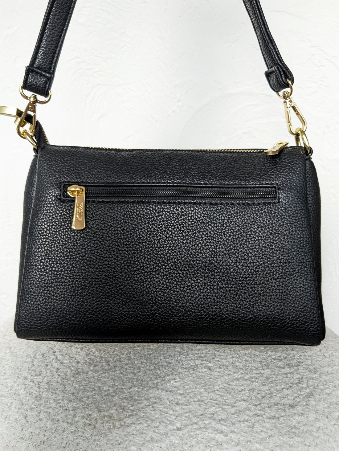 Практична та стильна жіноча сумка з якісної екошкіри INNOE 350015-1 Чорний