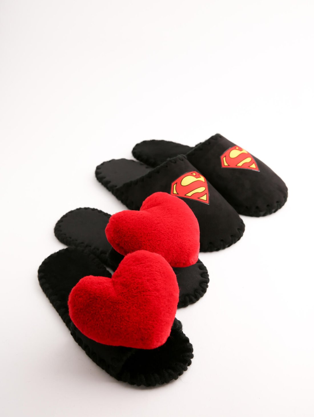 Набір домашніх капців Family Класичні Superman закриті чорні та Сердечка червоні - Купити