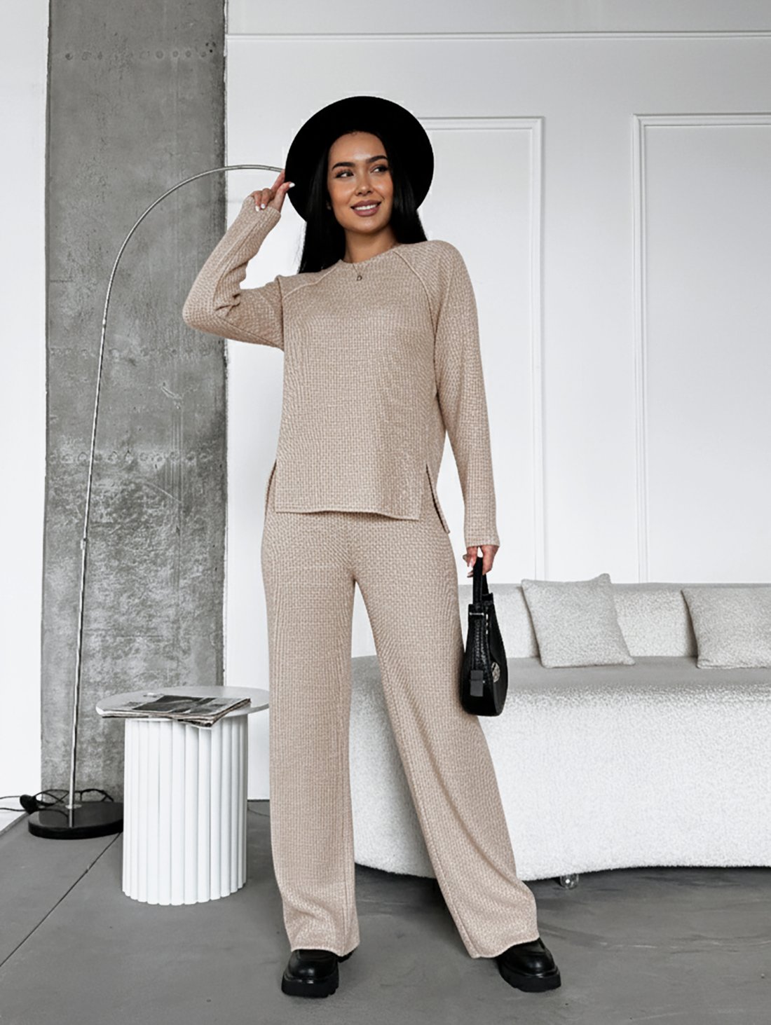 Сучасний жіночий костюм з в’язаної ангори INNOE 210370-1 Бежевий