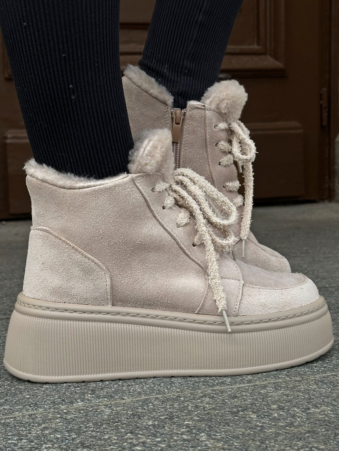 Теплі зимові черевики із замші з махровими шнурками INNOE 777562-1 Бежевий - Innoe