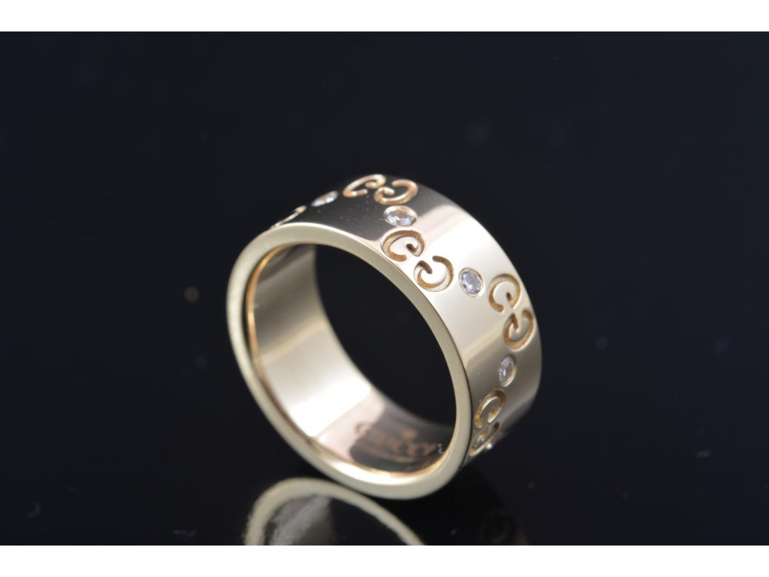 Каблучка у стилі Gucci із камінням