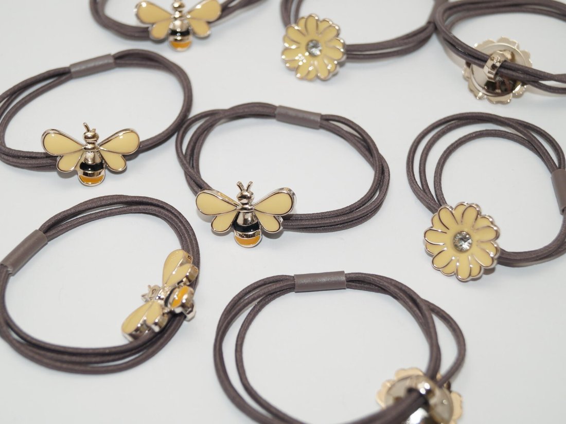 Резинки для волосся тонкі.