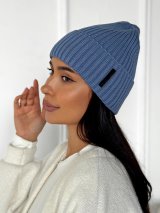 Стильна і тепла жіноча шапка блакитного кольору INNOE 950825-1 Джинс