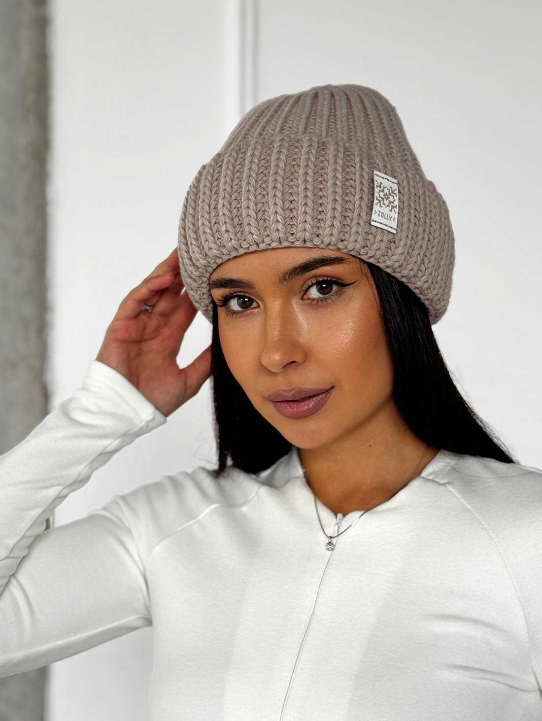 Жіноча шапка крупної в’язки з відворотом INNOE 950234-1 Капучино