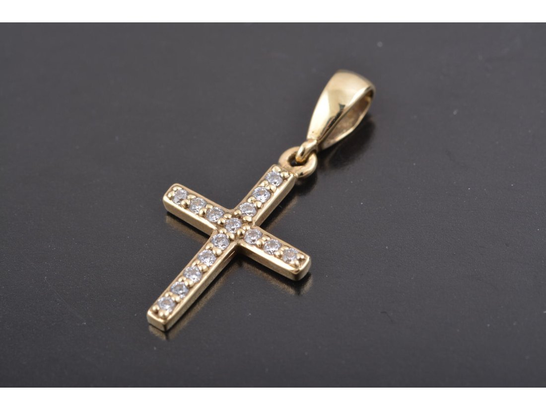 Тендітний хрестик із камінчиками