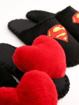 Набір домашніх капців Family Класичні Superman закриті чорні та Сердечка червоні - Купити