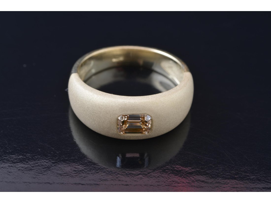 Каблучка із жовтим діамантом - Купити