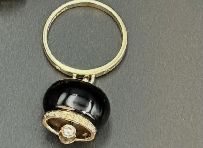 Каблучка з чорним оніксом та діамантами у стилі Chantecler, золото - Фото1 Каблучка з чорним оніксом та діамантами у стилі Chantecler, золото